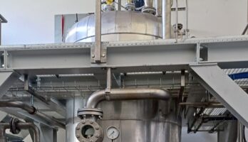 Zeigt einen Reaktor zur Herstellung von Kühlschmierstoff mit GB Technologie.